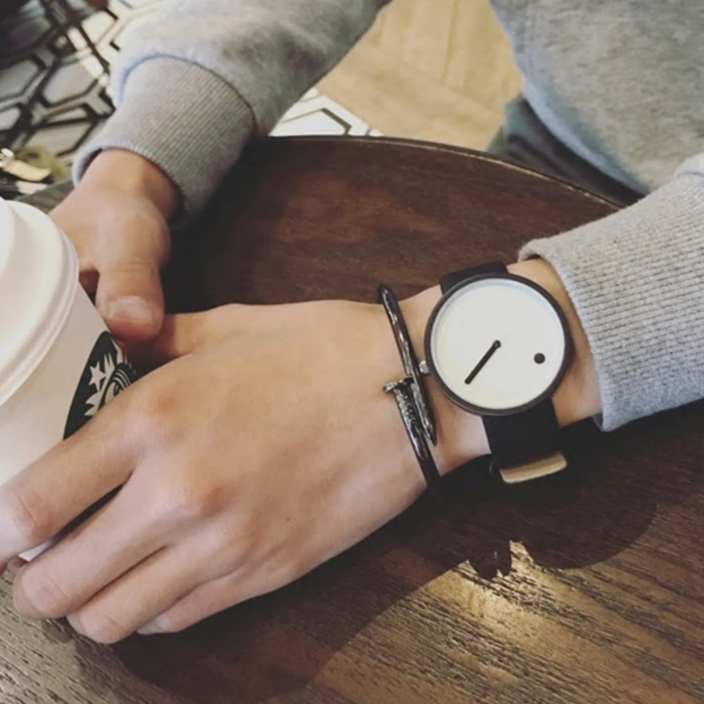 ⌚️NEW⌚️ Unisex Creative Leather Strap Quartz Watch - Picture 2 of 6
